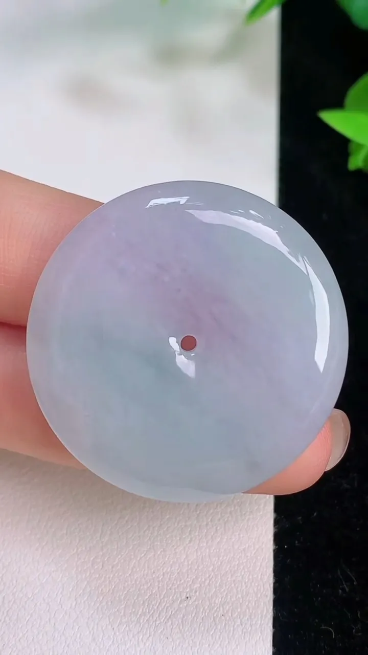 天然A货翡翠春带彩紫罗兰平安扣吊坠，尺寸34.4-5.5，重量:14.88g
7月21日