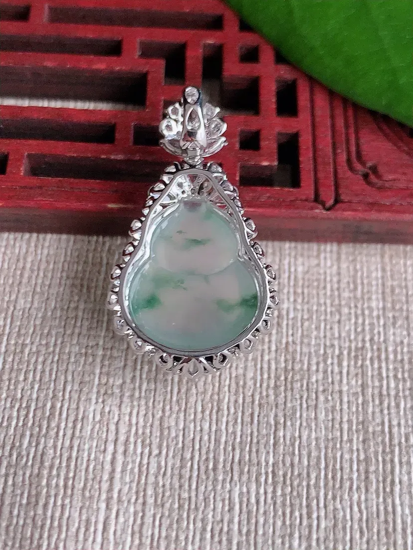 天然A货翡翠18K金伴飘花葫芦吊坠尺寸30.4×17×9.3裸石15.6×13m量4.13g 072