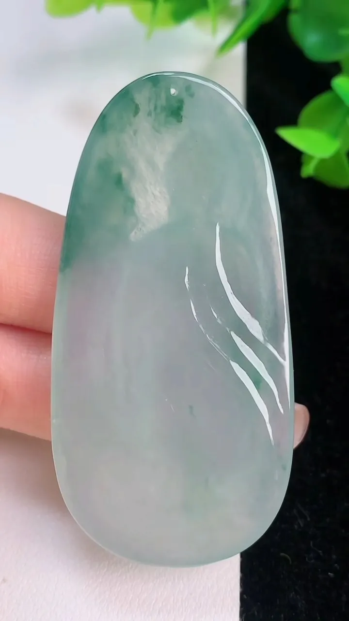 天然A货翡翠飘花阿弥陀佛吊坠，尺寸64-31.6-5.7，重量:24.22g
7月21日