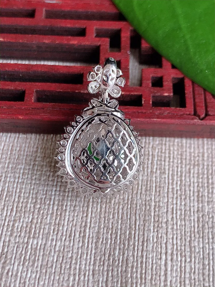 天然A货翡翠18K金伴阳绿福瓜吊坠尺寸36.7×16.4×9.8裸石13.3×11.4m量3.65g