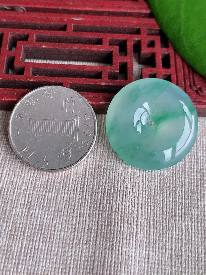天然A货翡翠飘花平安扣吊坠尺寸25.5×6m量8.90g 0720