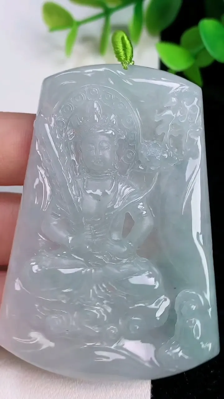 天然A货翡翠虚空藏观音菩萨吊坠，尺寸65-45.6-5.7，重量:35.62g
7月22日