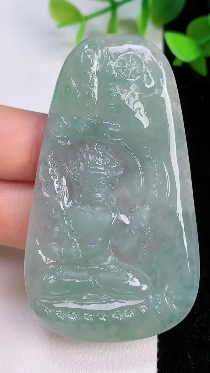天然A货翡翠不动明王吊坠，尺寸64.3-36.7-5，重量:24.96g
7月22日
