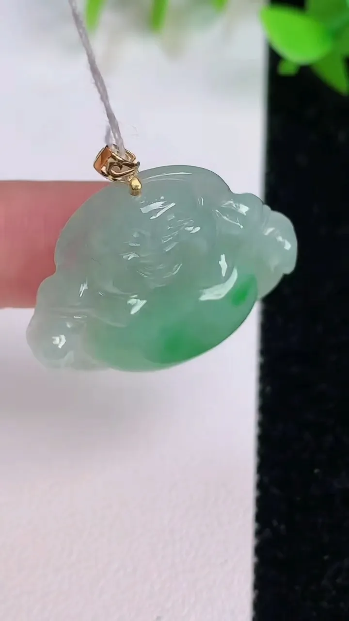 天然A货翡翠佛公吊坠，尺寸25-29.6-6，重量:6.45g
7月22日