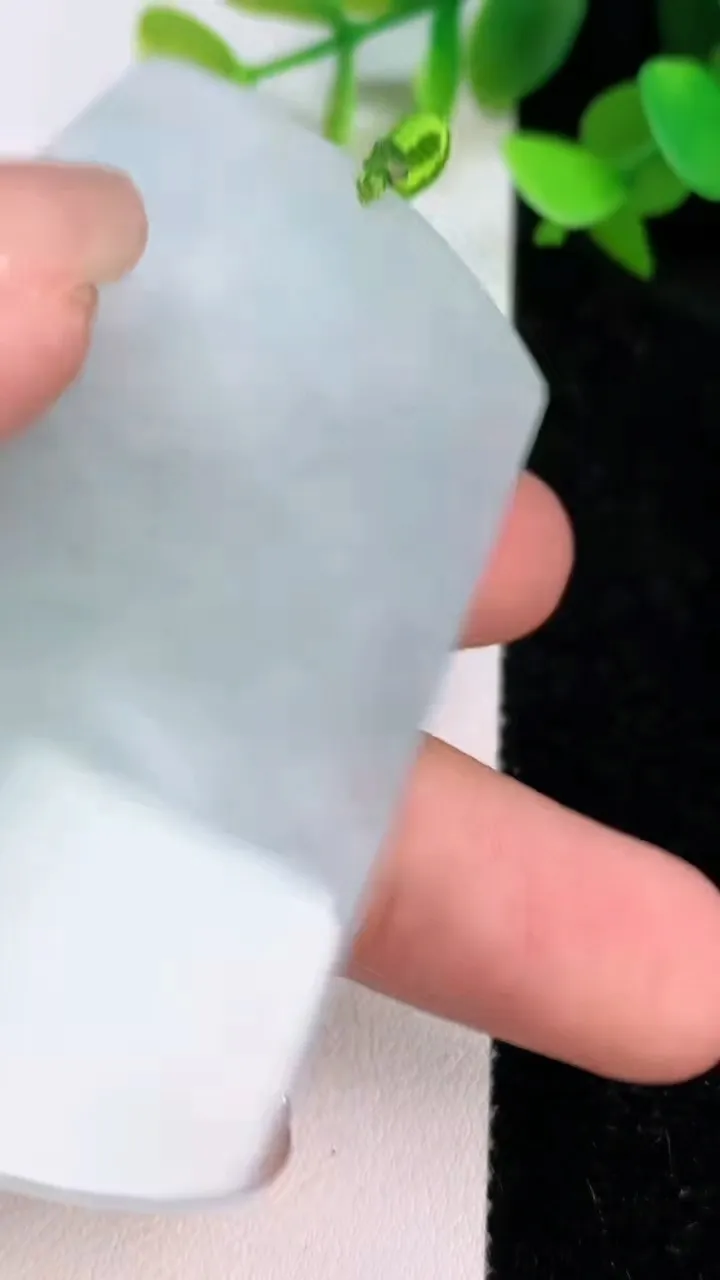 天然A货翡翠虚空藏观音菩萨吊坠，尺寸65-45.6-5.7，重量:35.62g
7月22日