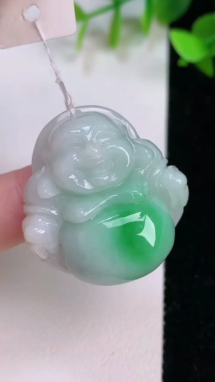 天然A货翡翠佛公吊坠，尺寸30.6-30-11.6，重量:17.11g
7月22日