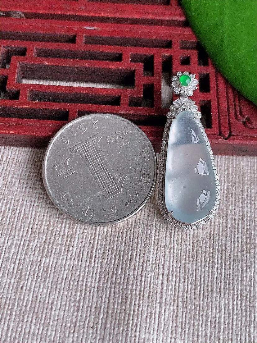 天然A货翡翠18K金伴白月光四季豆福豆平安豆吊坠尺寸34.2×12.5×7.5裸石23×10m量4.96g 0720