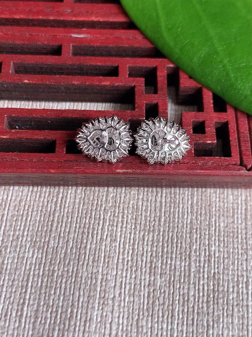 天然A货翡翠18K金伴钻镶嵌阳绿葫芦耳钉 尺寸6.6×5mm 重量1.80g 0720