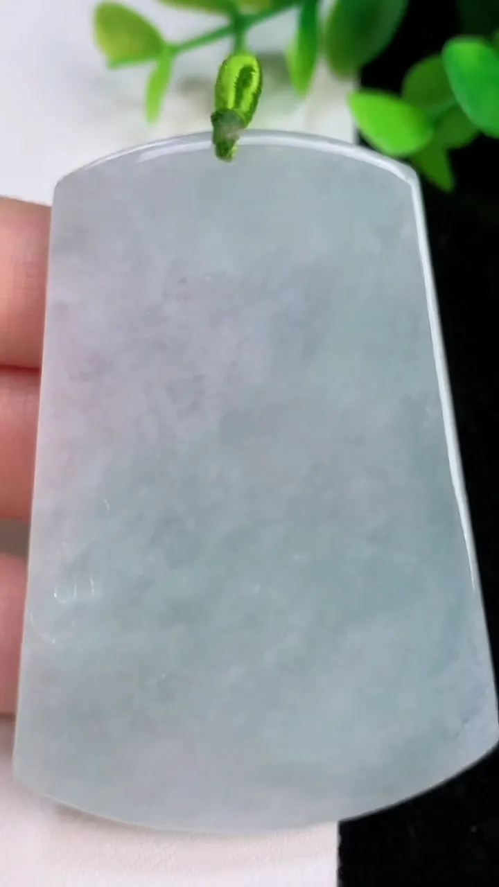 天然A货翡翠虚空藏观音菩萨吊坠，尺寸65-45.6-5.7，重量:35.62g
7月22日