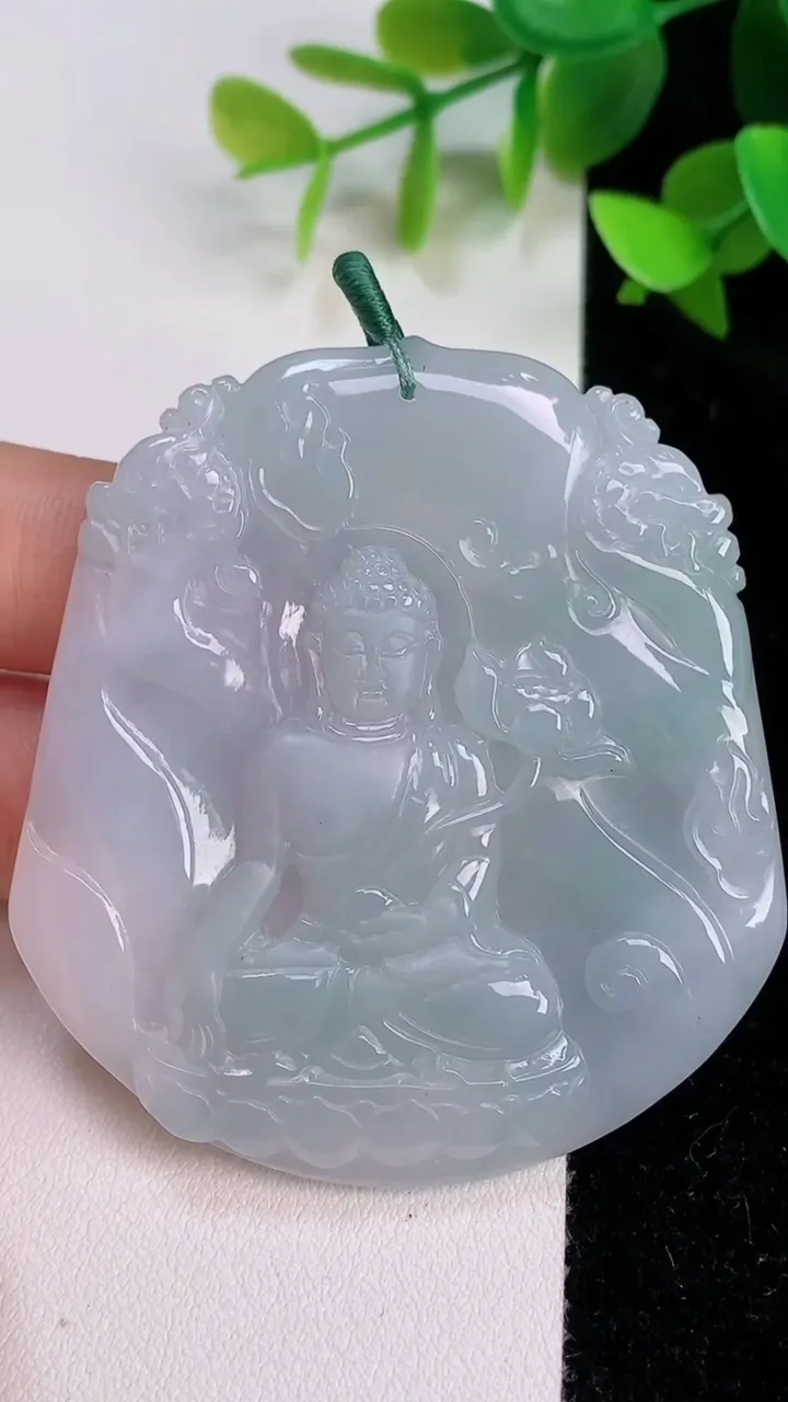 天然A货翡翠大势至观音菩萨吊坠，尺寸57.7-43.2-4.6，重量:30.00g
7月22日