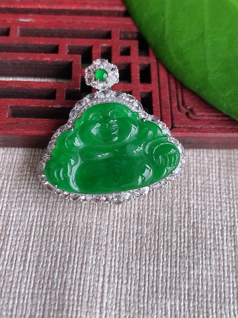 天然A货翡翠18K金伴满绿佛公吊坠尺寸29×29×6.4裸石16.8×26.3m量5.07g 0720