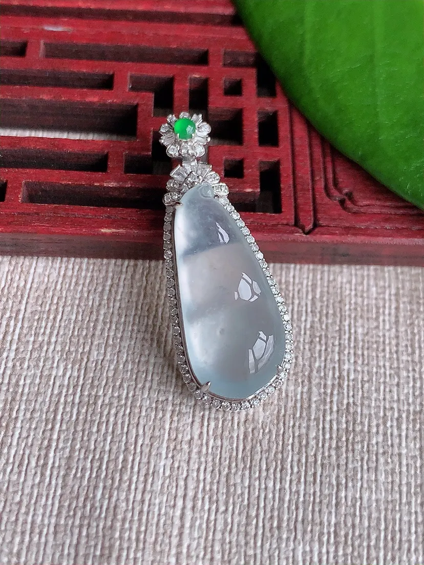 天然A货翡翠18K金伴白月光四季豆福豆平安豆吊坠尺寸34.2×12.5×7.5裸石23×10m量4.96g 0720