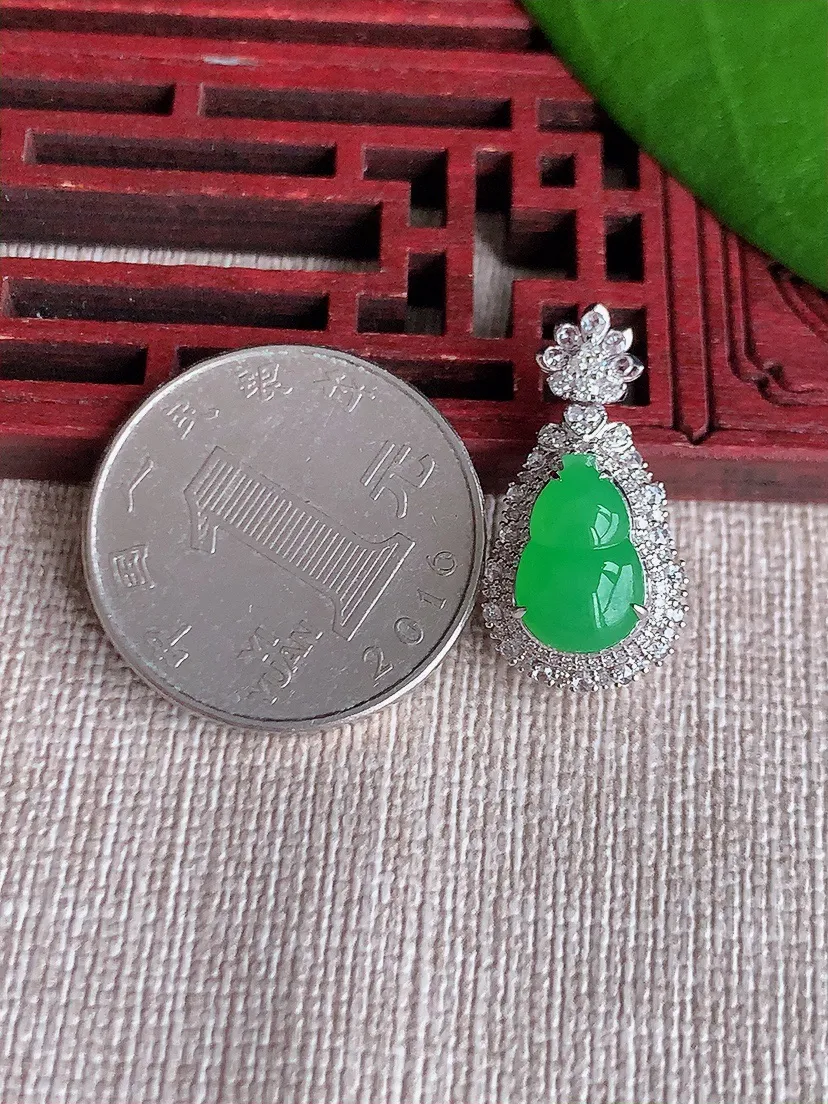 天然A货翡翠18K金伴阳绿葫芦吊坠尺寸23.3×11.8×10.4裸石10.8×7.2m量3.10g 0720