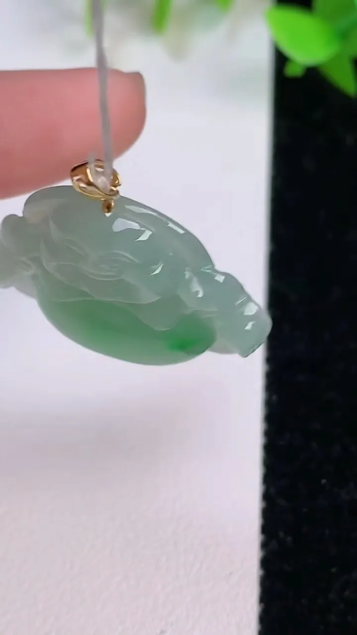 天然A货翡翠佛公吊坠，尺寸25-29.6-6，重量:6.45g
7月22日