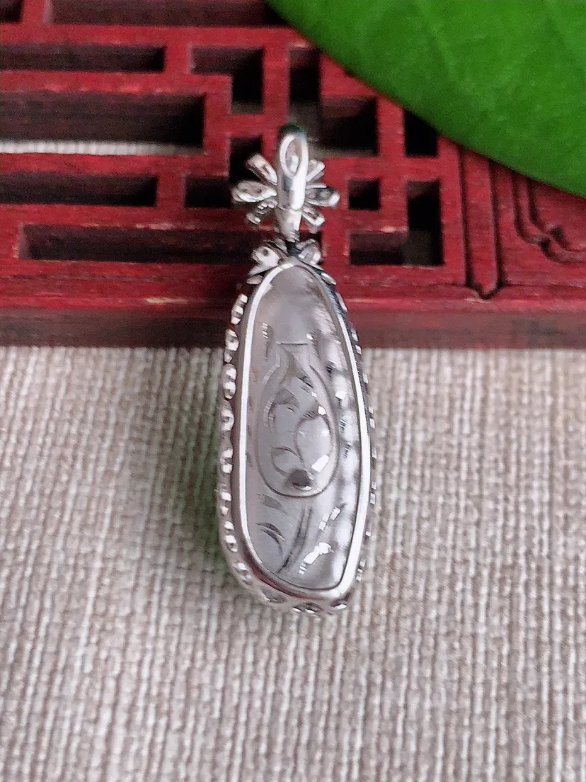 天然A货翡翠18K金伴满绿福瓜吊坠 尺寸33.2×10×6裸石22×8m量4.42g 0720