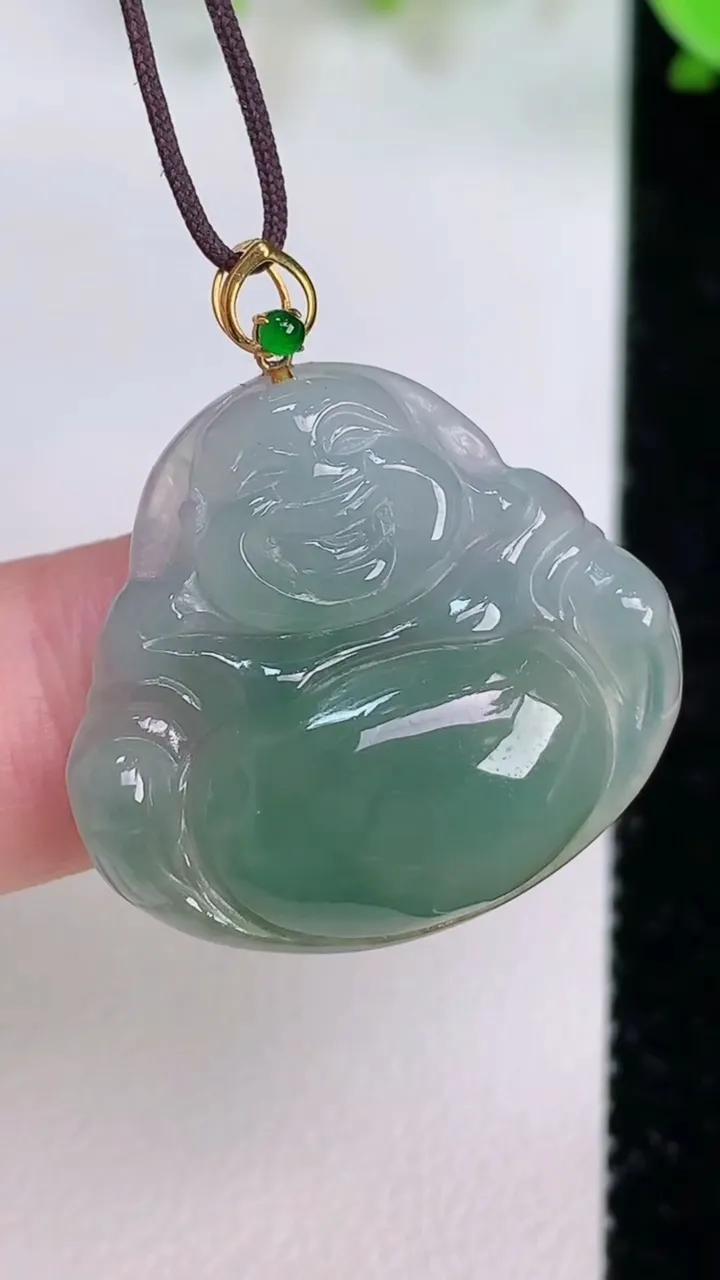 天然A货翡翠佛公吊坠，尺寸23.3-29.4-5.3，重量:4.88g
7月22日