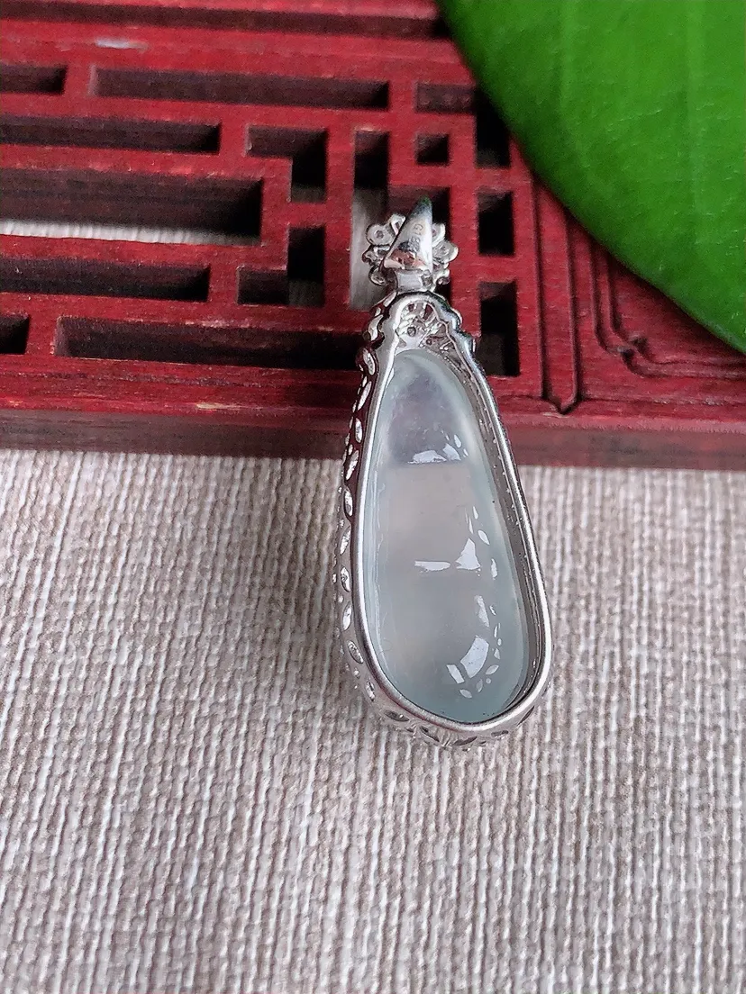 天然A货翡翠18K金伴白月光四季豆福豆平安豆吊坠尺寸34.2×12.5×7.5裸石23×10m量4.