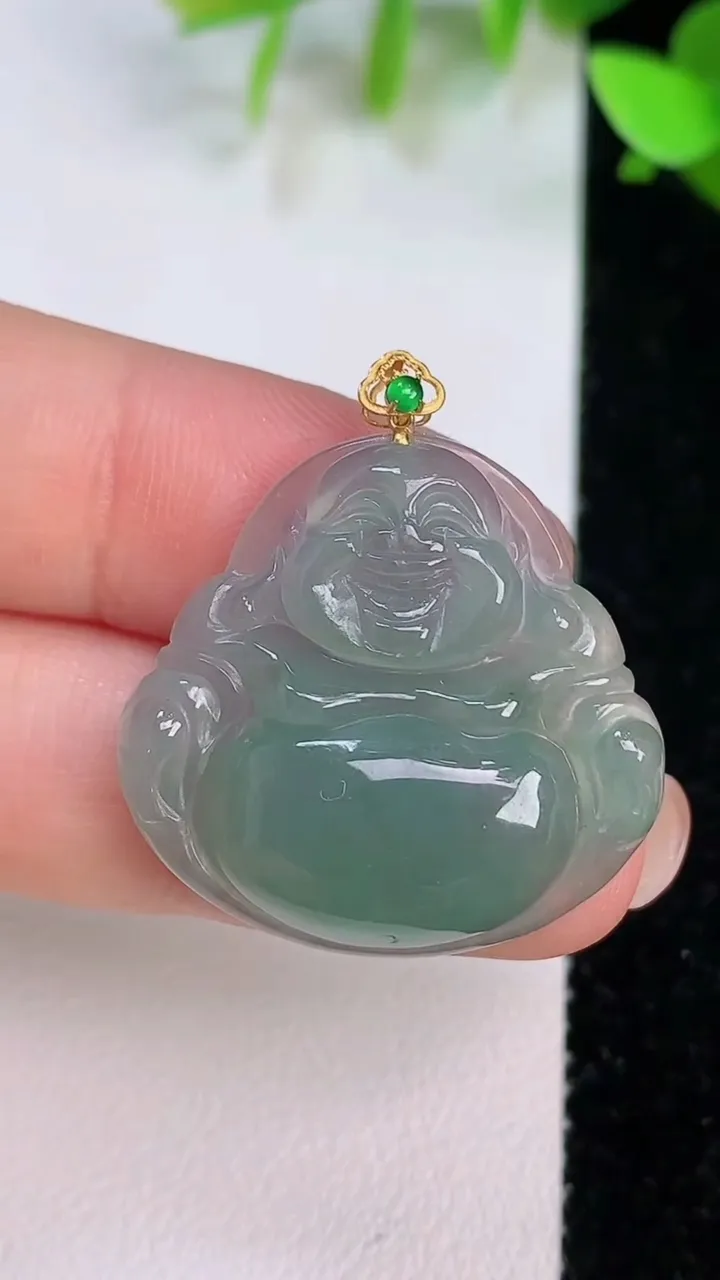 天然A货翡翠佛公吊坠，尺寸26.4-27.3-5.7，重量:6.31g
7月22日