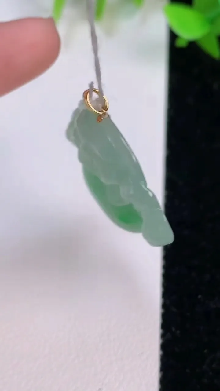 天然A货翡翠佛公吊坠，尺寸25-29.6-6，重量:6.45g
7月22日