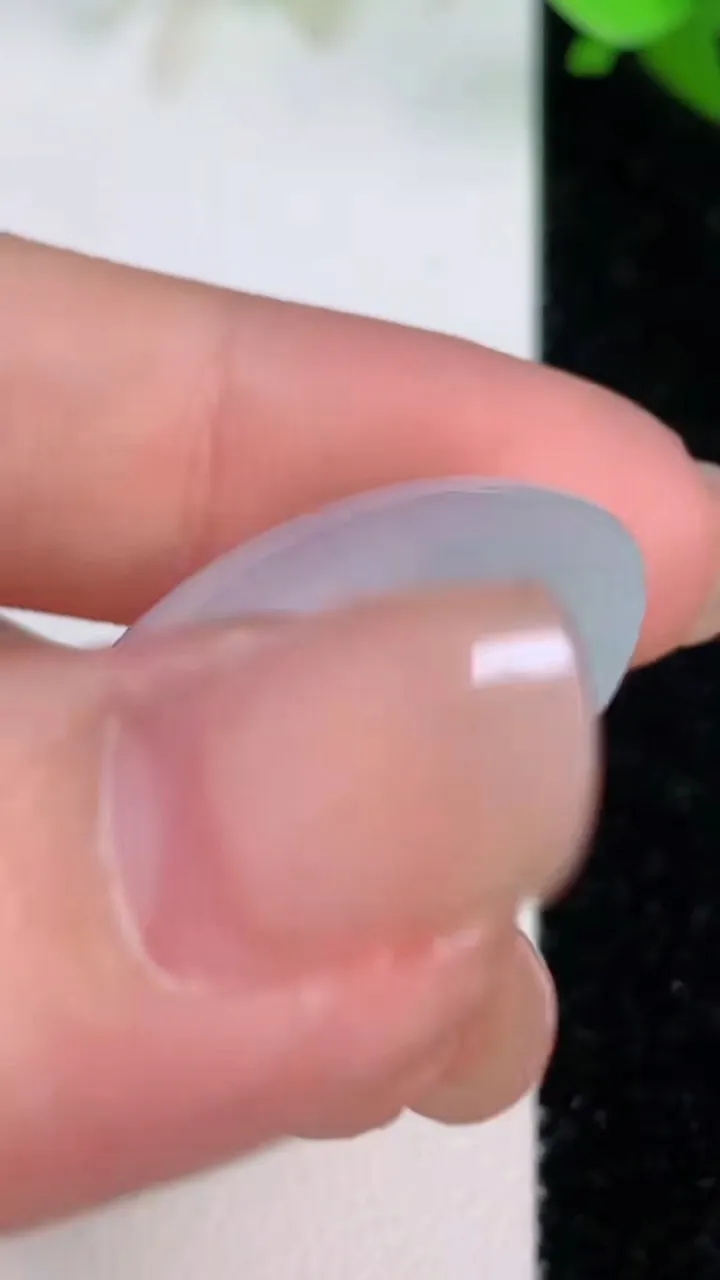 天然A货翡翠冰种平安扣吊坠，尺寸25-4.8，重量:6.26g
7月23日