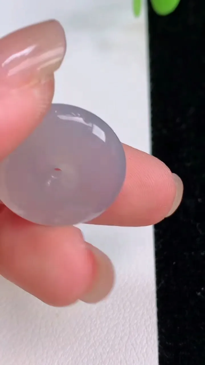 天然A货翡翠冰种平安扣吊坠，尺寸21-5.5，重量:5.37g
7月24日