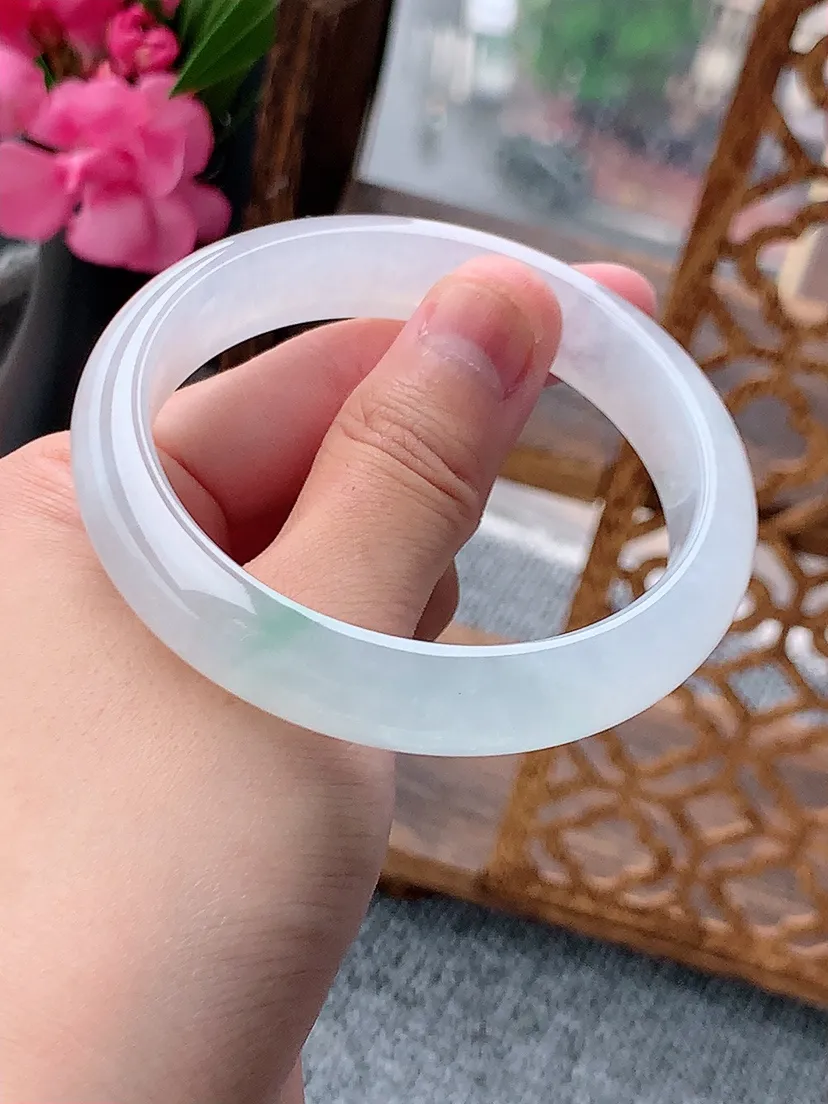 天然A货翡翠飘绿正装正圈手镯56-57圈口尺寸56.5×12×7.8mm 重量52.86g 0722