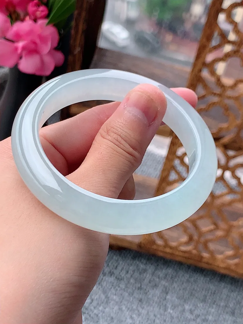 天然A货翡翠白月光正装正圈手镯55-56圈口 尺寸55.6×11.6×8.8mm 重量59.00g 0722