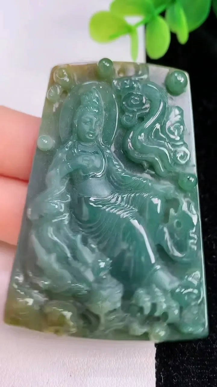 天然A货翡翠双彩蓝水御龙观音菩萨吊坠，尺寸62-45-8，重:43.11g
7月24日