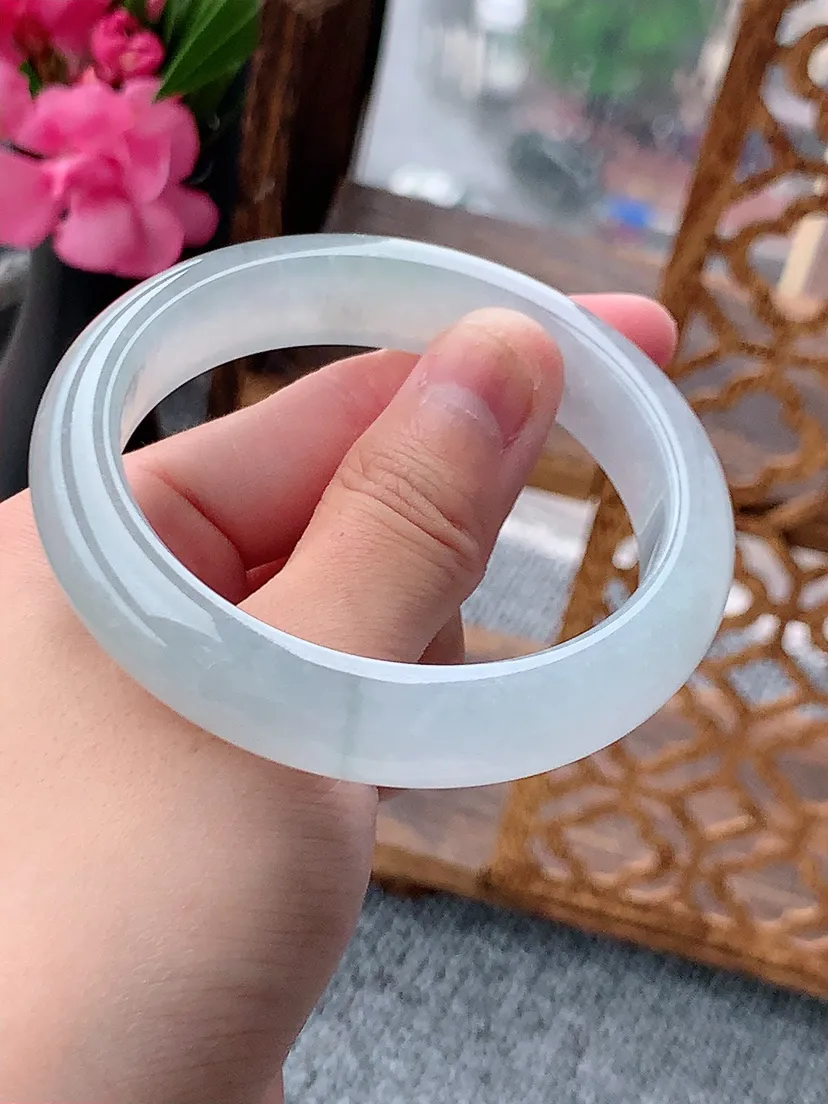 天然A货翡翠白月光正装正圈手镯55-56圈口 尺寸55.8×12.8×8.2mm 重量60.66g 0722