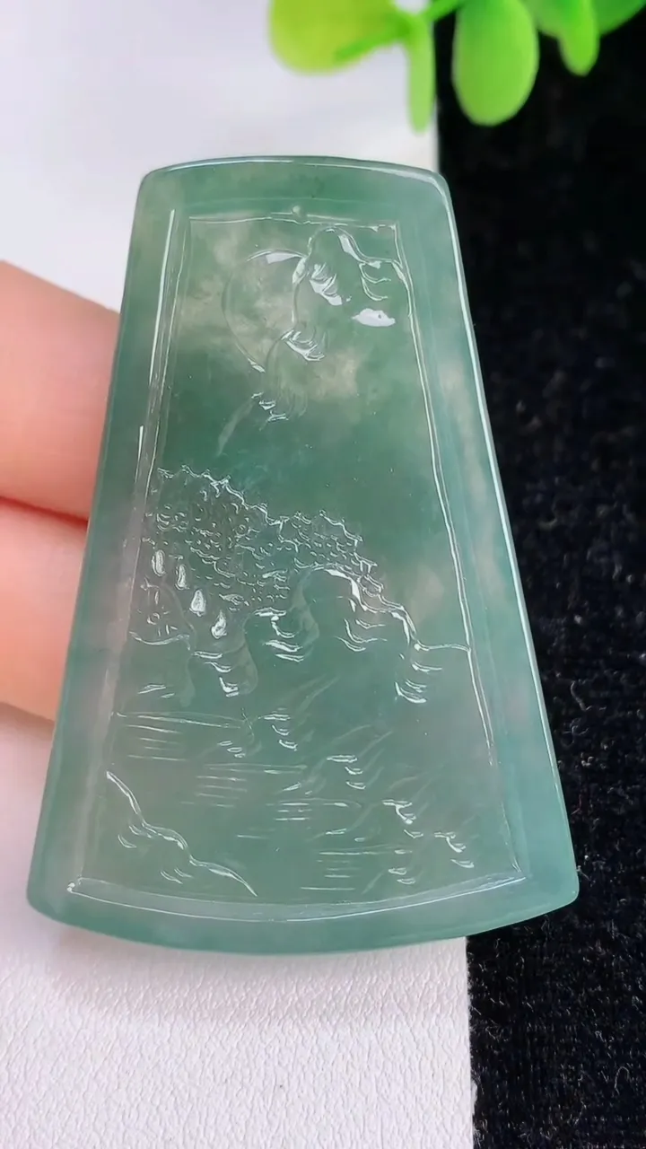 天然A货翡翠山水牌吊坠，尺寸54.3-36-6.2，重量:26.69g
7月24日