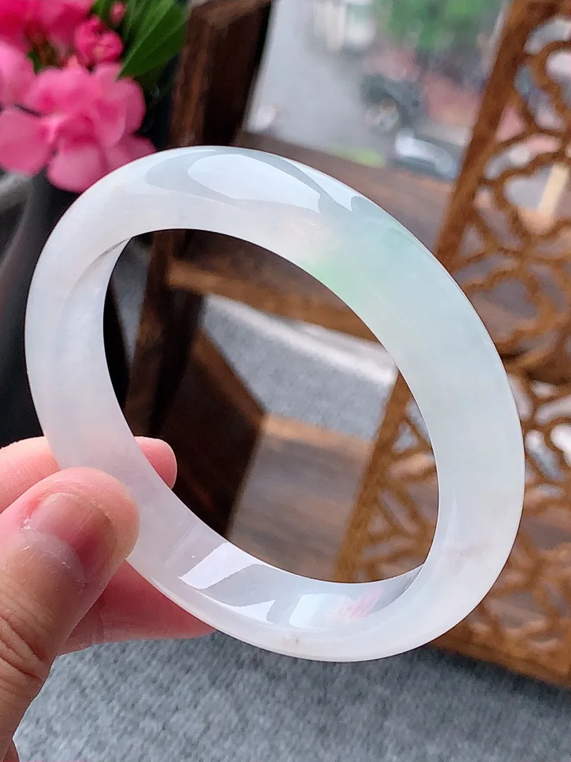 天然A货翡翠飘绿正装正圈手镯56-57圈口尺寸56.5×12×7.8mm 重量52.86g 0722