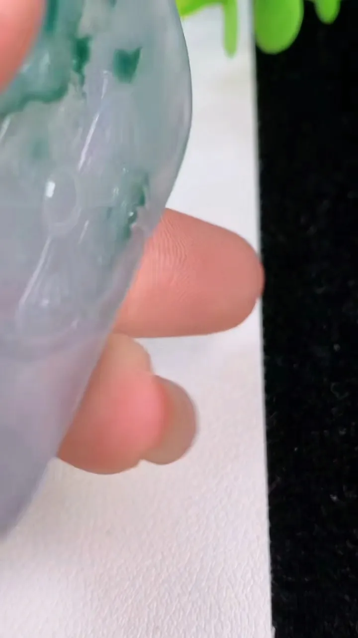 天然A货翡翠飘花大势至观音菩萨吊坠，尺寸59-37-6.4，重:28.15g
7月24日