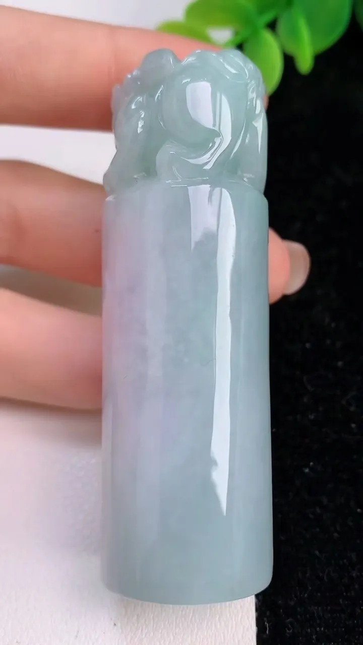 天然A货翡翠春带彩紫罗兰貔貅平安柱吊坠，尺寸67.3-21.5，重量:77.92g
7月24日