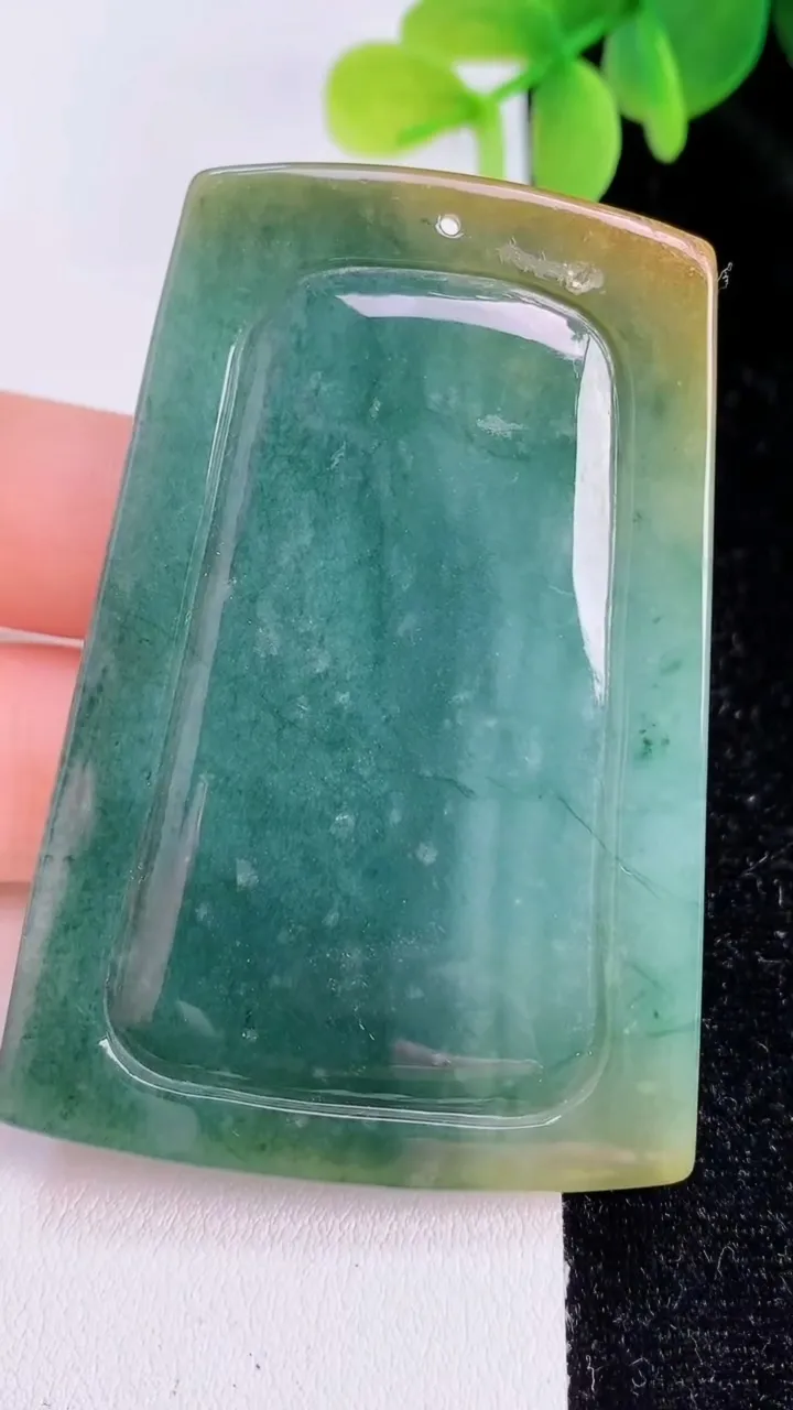 天然A货翡翠双彩蓝水御龙观音菩萨吊坠，尺寸62-45-8，重:43.11g
7月24日