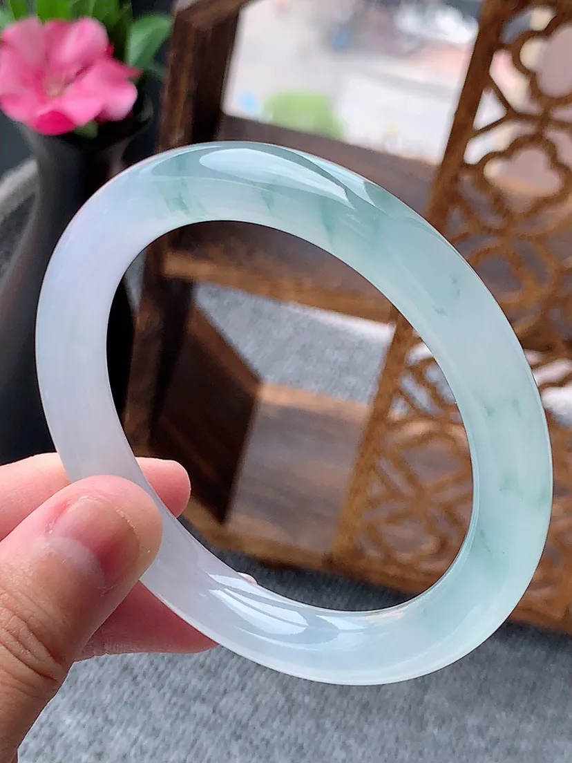 天然A货翡翠正装正圈手镯飘黄翡飘花圆条圈口 基尺寸57.8×9.7m量51.70g 0723