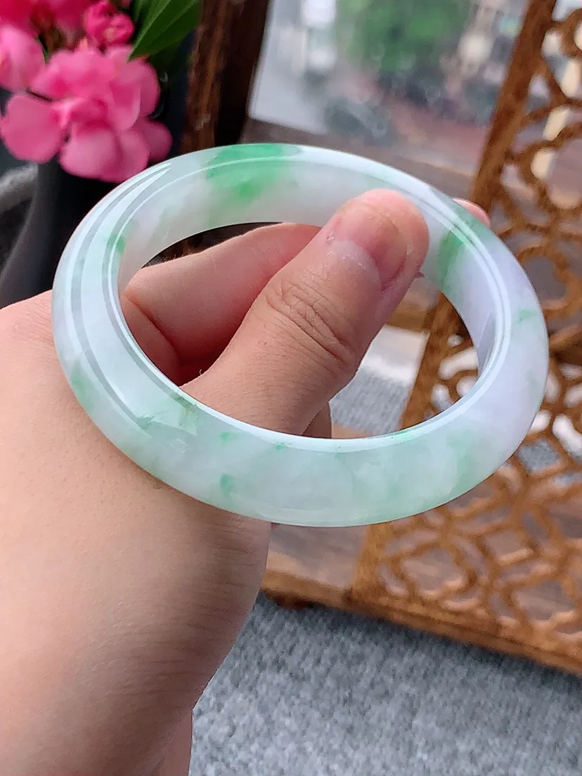 天然A货翡翠春彩紫罗兰飘绿正装正圈手镯55-56圈口 尺寸55.8×12.6×8.8mm 重量65.22g 0722