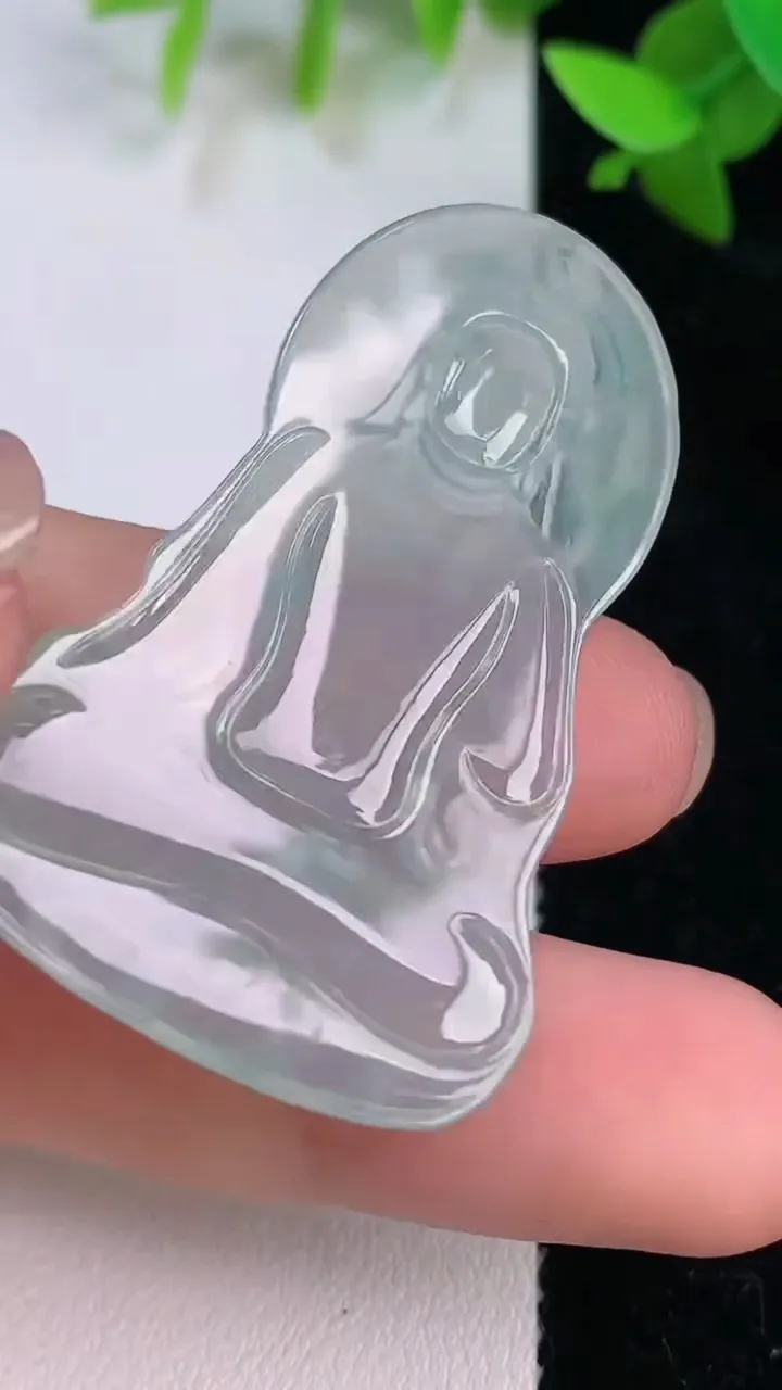天然A货翡翠冰种大势至观音菩萨吊坠，尺寸46-28.7-4，重量:8.95g
7月24日