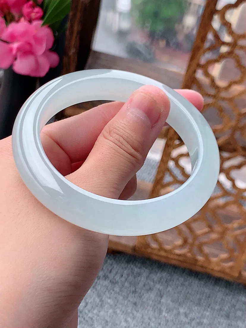 天然A货翡翠白月光正装正圈手镯55-56圈口 尺寸55.6×11.6×8.8mm 重量59.00g 0722