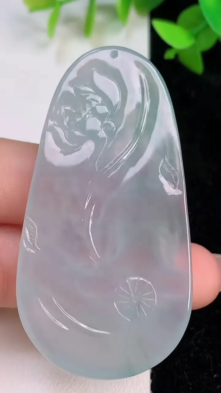 天然A货翡翠冰种飘花虚空藏观音菩萨吊坠，尺寸60.6-32-5，重量:21.60g
7月24日