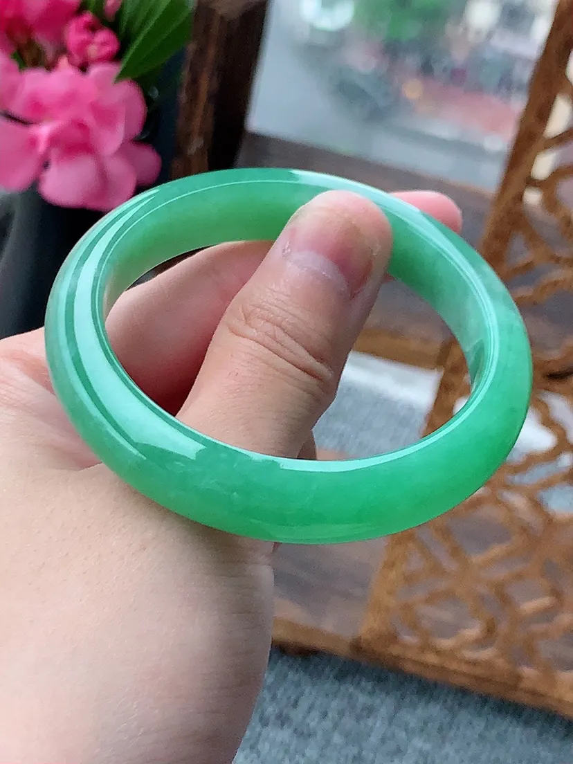 天然A货翡翠满绿正装正圈手镯52-53小圈口尺寸52×11.3×7.3mm 重量44.48g 0722