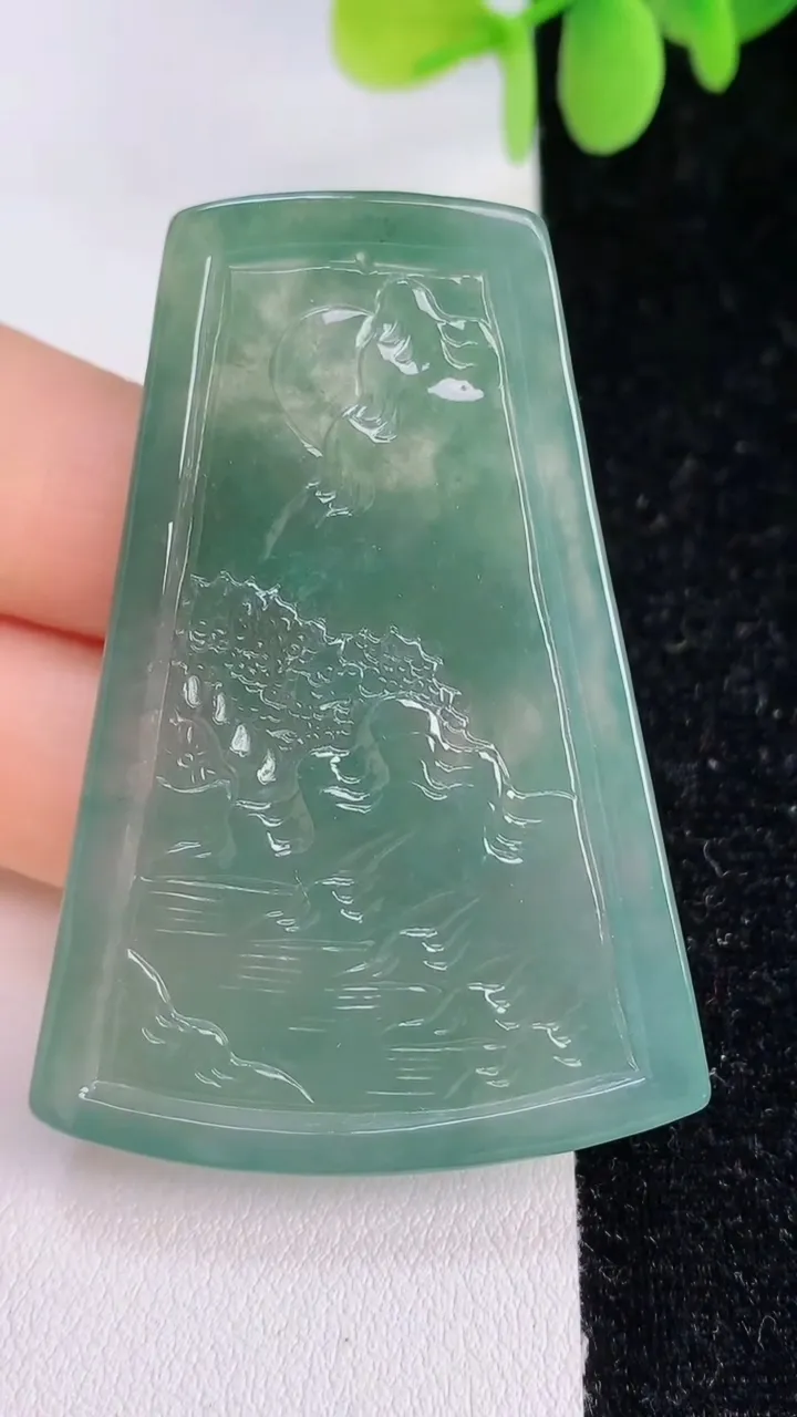 天然A货翡翠山水牌吊坠，尺寸54.3-36-6.2，重量:26.69g
7月24日
