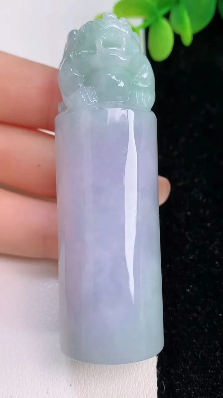 天然A货翡翠春带彩紫罗兰貔貅平安柱吊坠，尺寸67.3-21.5，重量:77.92g
7月24日