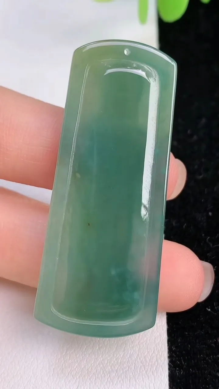 天然A货翡翠蓝水双彩阿弥陀佛吊坠，尺寸51.5-21.4-5.6，重:12.45g
7月24日