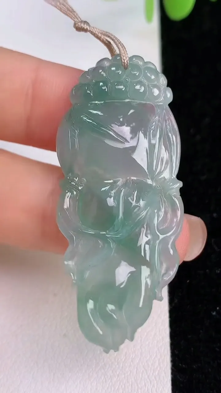 天然A货翡翠人参如意吊坠，尺寸46.7-20-4，重量:7.70g
7月24日
