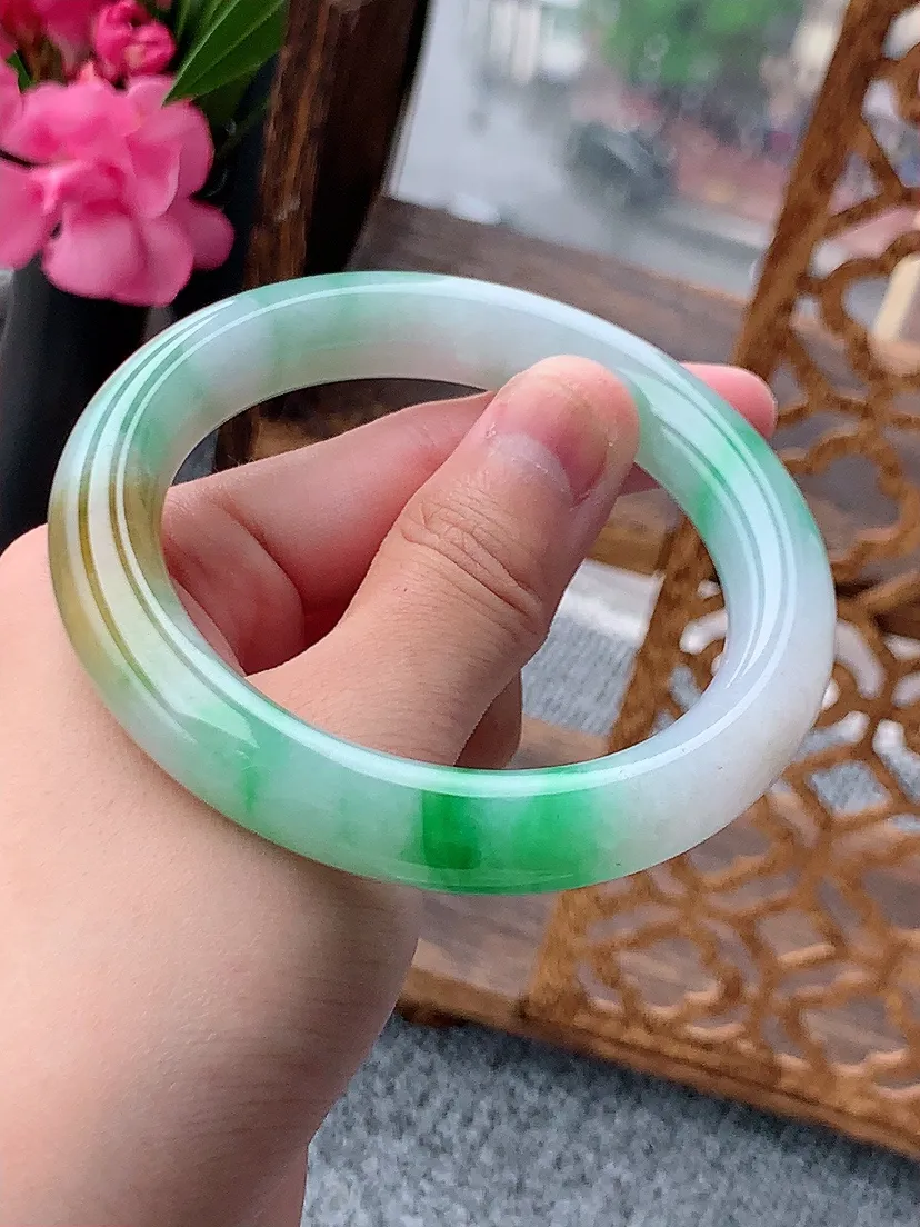 天然A货翡翠黄加绿双彩圆条手镯57-58圈口 尺寸57.3×10.8mm 重量67.08g 0722