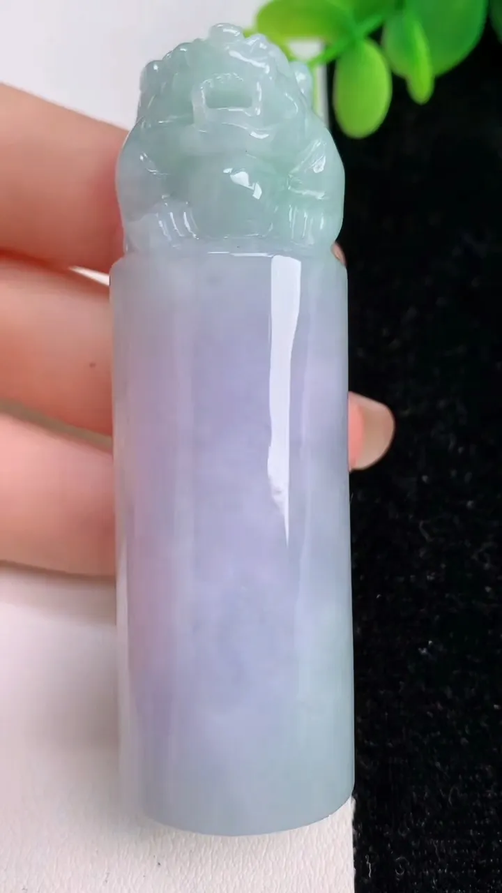 天然A货翡翠春带彩紫罗兰貔貅平安柱吊坠，尺寸67.3-21.5，重量:77.92g
7月24日