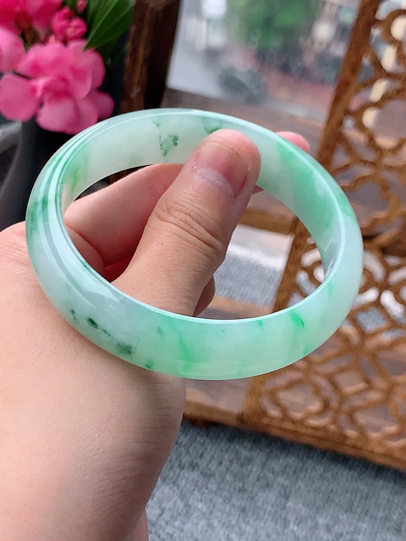 天然A货翡翠飘绿正装正圈手镯58-59圈口 尺寸58.5×15×7mm 重量60.86g 0722