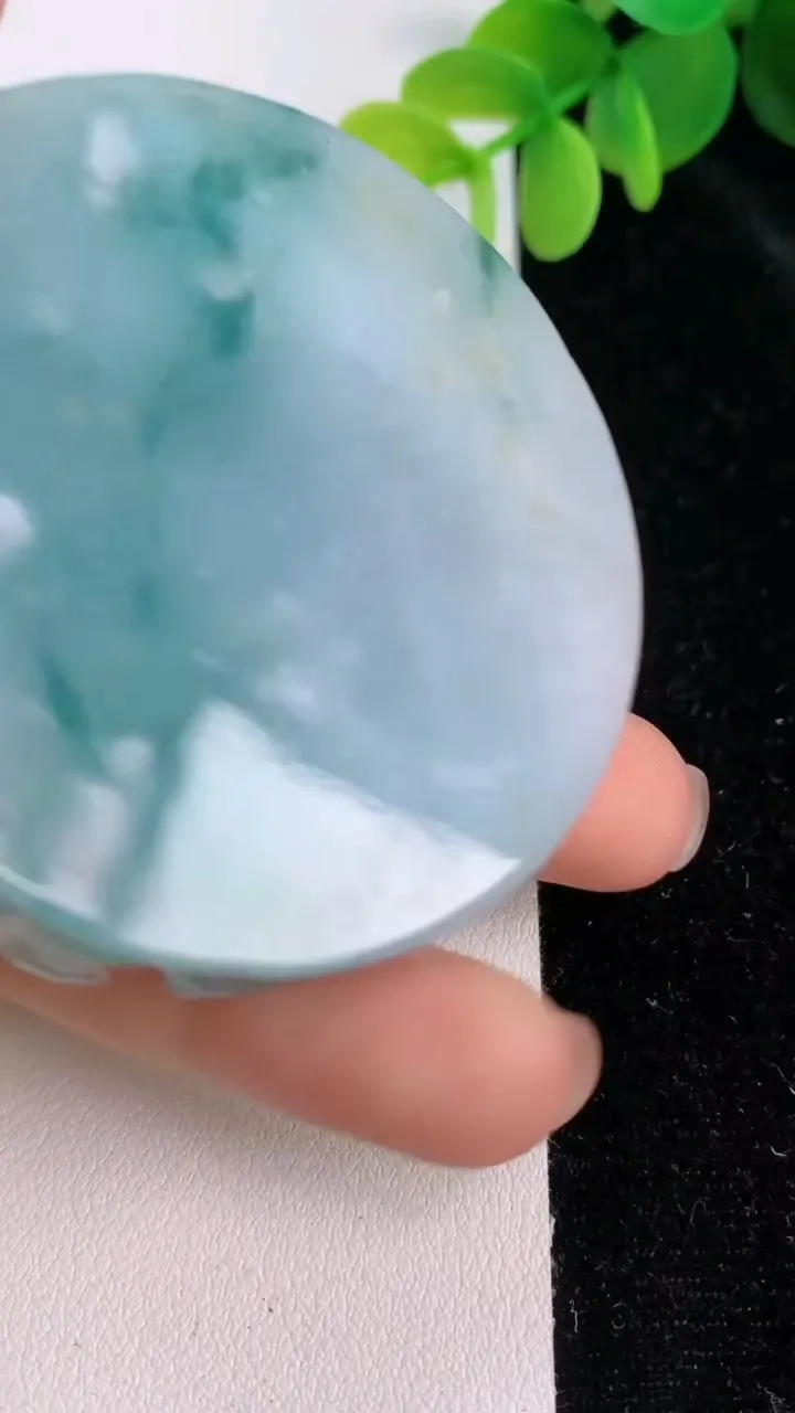 天然A货翡翠飘花龙牌吊坠，尺寸54-14，重:66.96g
7月24日