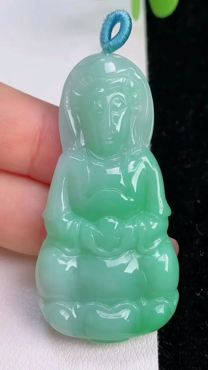 天然A货翡翠观音菩萨吊坠，尺寸56.8-27-6.7，重量:17.35g
7月24日