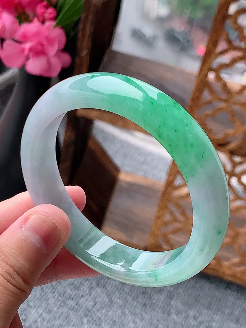 天然A货翡翠飘绿正装正圈手镯55-56圈口尺寸55.3×12.6×7.8mm 重量57.00g 07